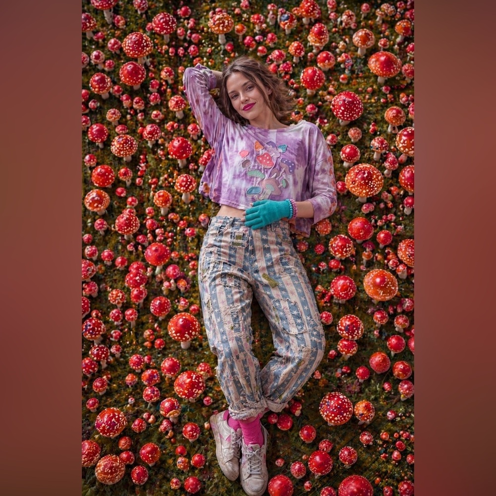 “Clochard de Luxe” Mushroom Graphic Long Sleeve Top